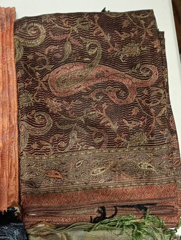Jamawar Paisley Pashmina [anookz:99363284-4724-469b-a318-326525222103]