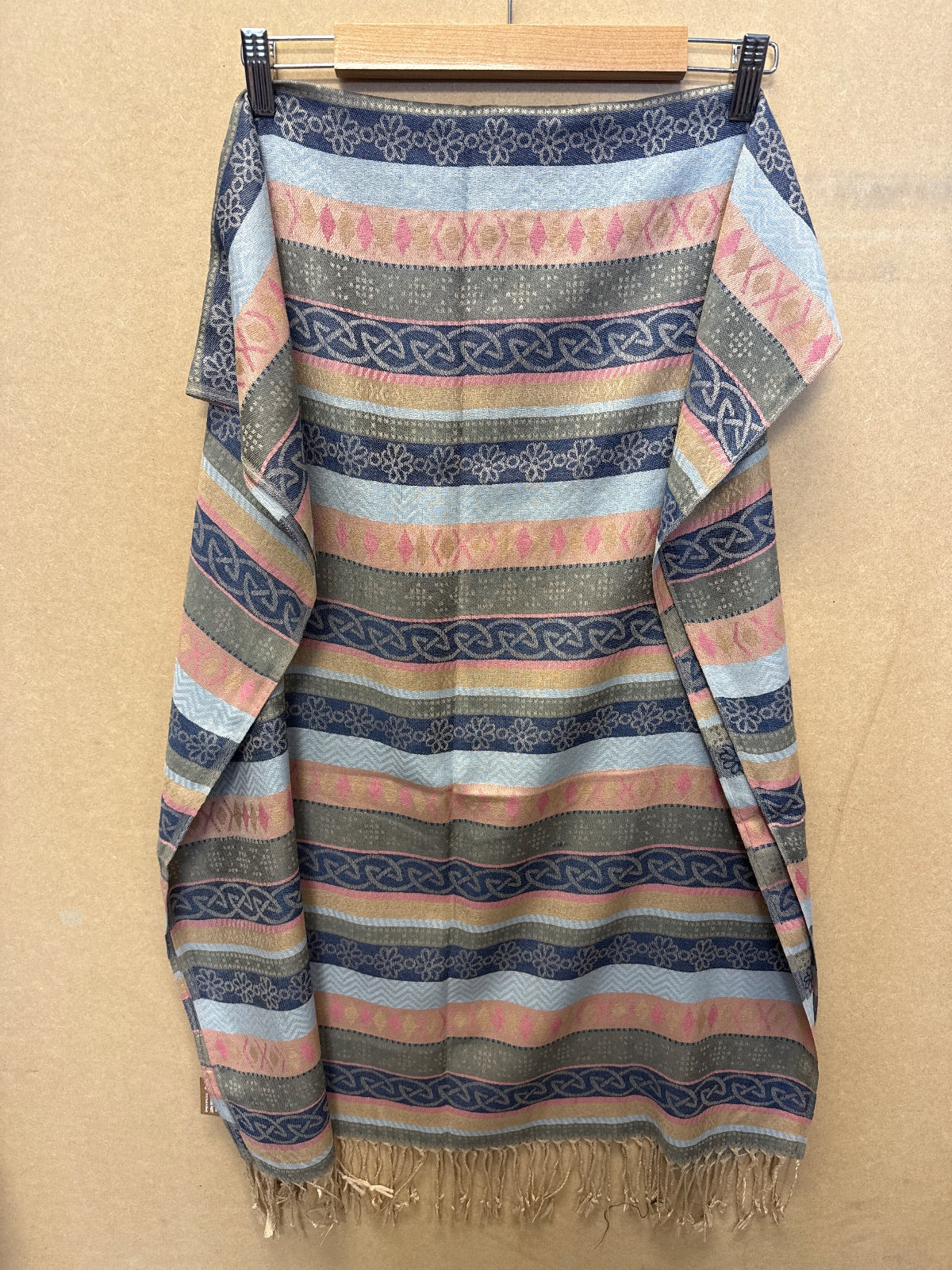 Celtic Stripe Pashmina [anookz:97162adf-896c-497d-b410-a9c1e4d3a060]