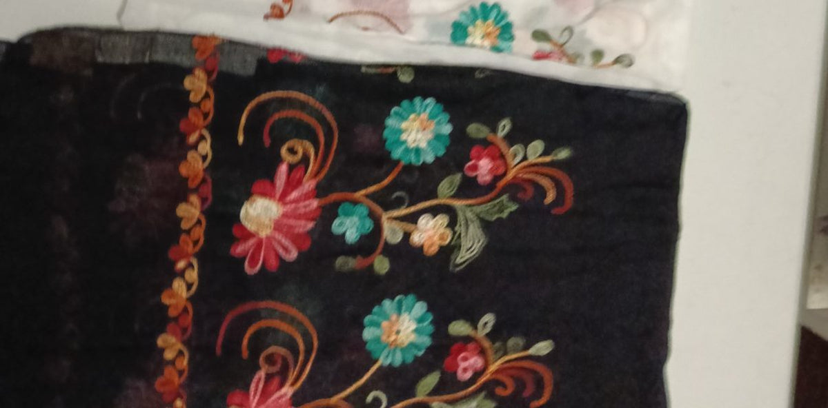 Floral Embroidered Sheer Scarf [anookz:211bac64-041e-4134-aa0e-b87c3cdf0d7a]