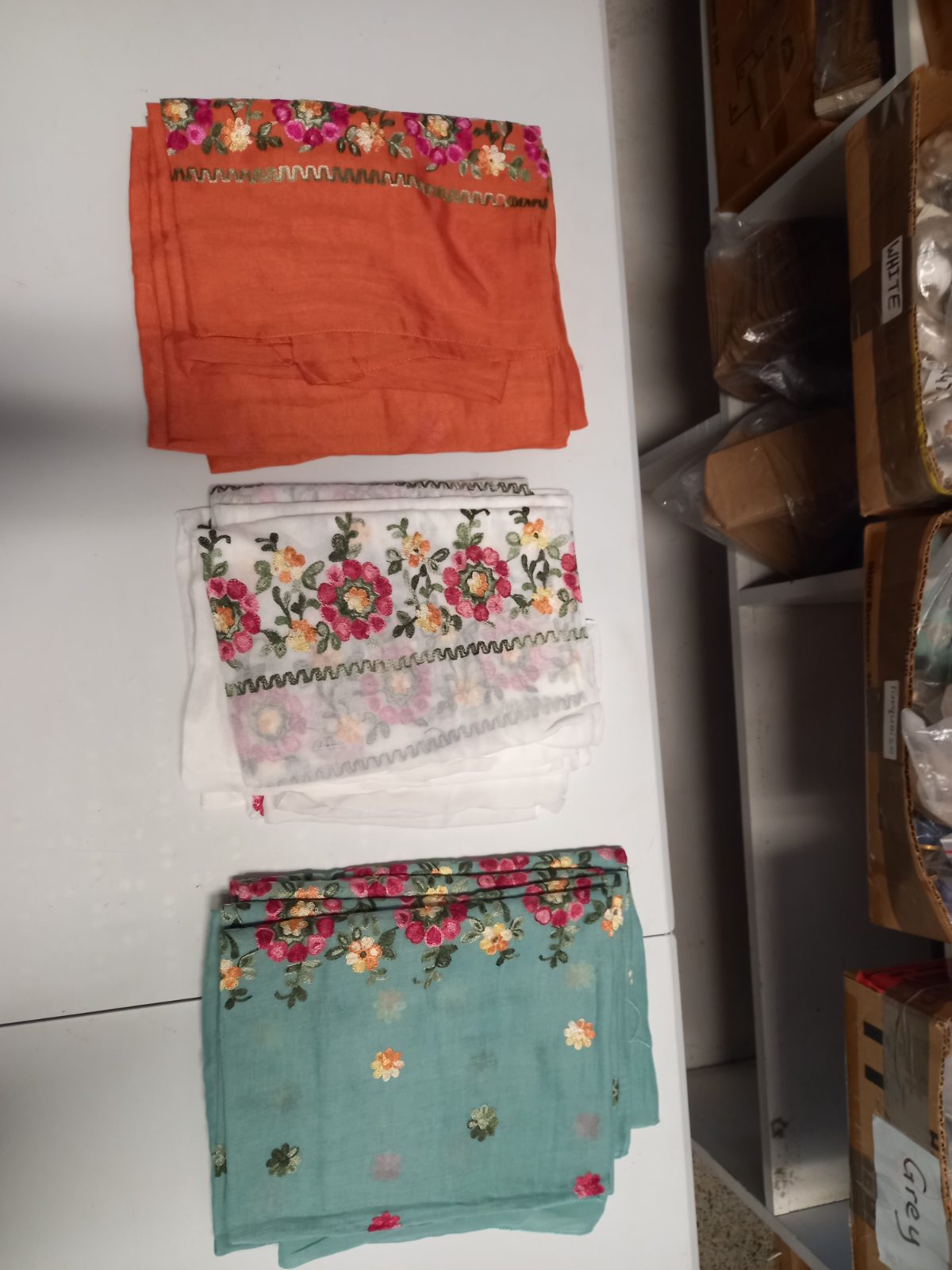 Zigzag Trim Floral Cotton Scarf [anookz:f5317262-4cd4-4204-b1b4-6343bcb3cf2c]