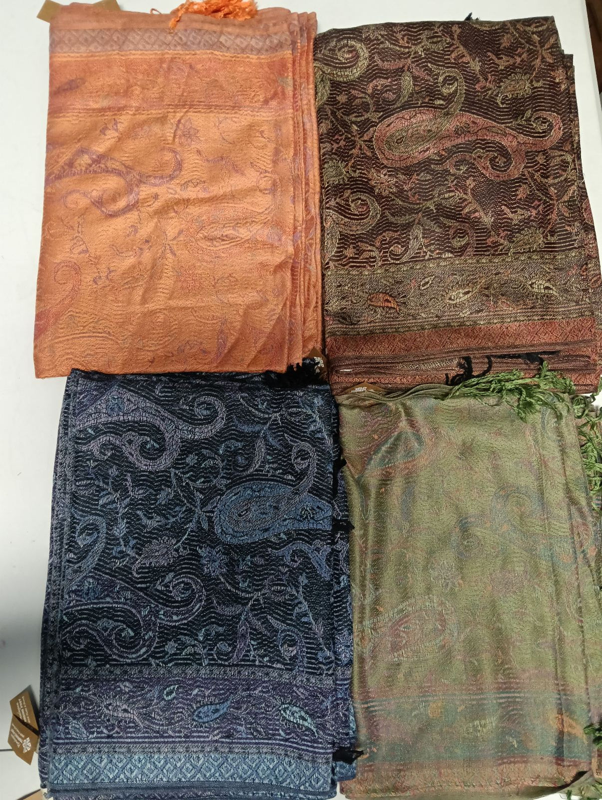 Jamawar Paisley Pashmina [anookz:af4c142f-9f09-4b90-8abe-8d979c81cd3b]