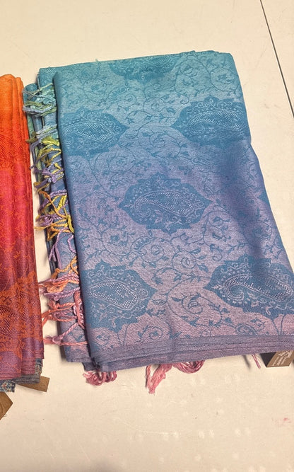 Paisley Diamond Pashmina [anookz:32a42d95-b5b0-4e2c-9be8-6932ad1f2016]