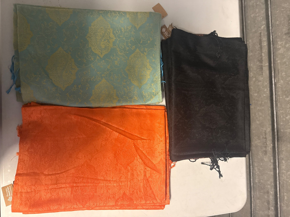 Paisley Diamond Pashmina [anookz:dafaefee-6bf0-4d2c-b74c-67c95969c398]